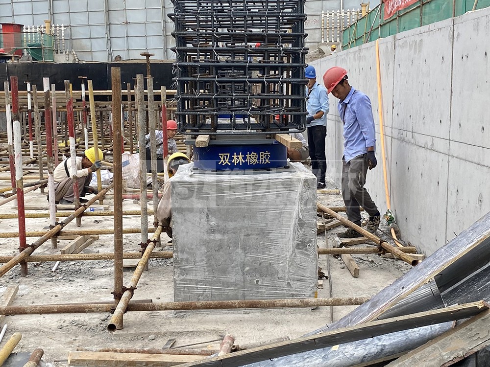 楼梯减震支座生产厂家 建筑抗震支座LNR800 LRB1400橡胶隔震支座什么价格